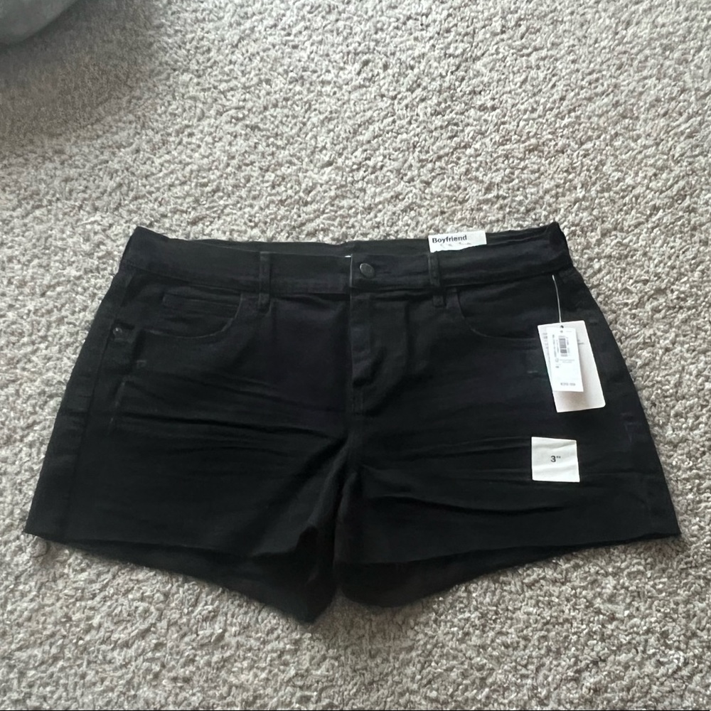 Old Navy NEW black 3” sz 12 raw hem boyfriend fit